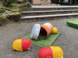 Photo of a pillbottle golf hole with two capsules strewn about as obstacles.